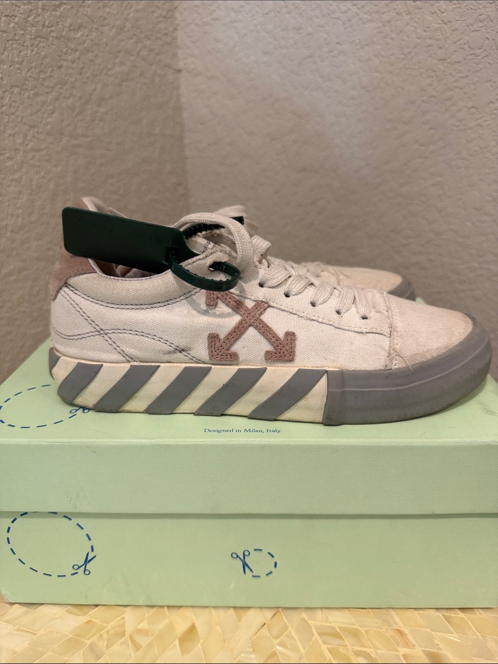 Off-White Women's White Canvas Low-Top Sneaker with Grey Stripe Midsole EU 38